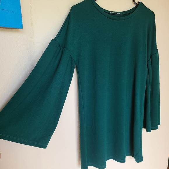 《NWOT Zara dress- emerald green w/ flowy sleeves》 - Picture 10 of 16